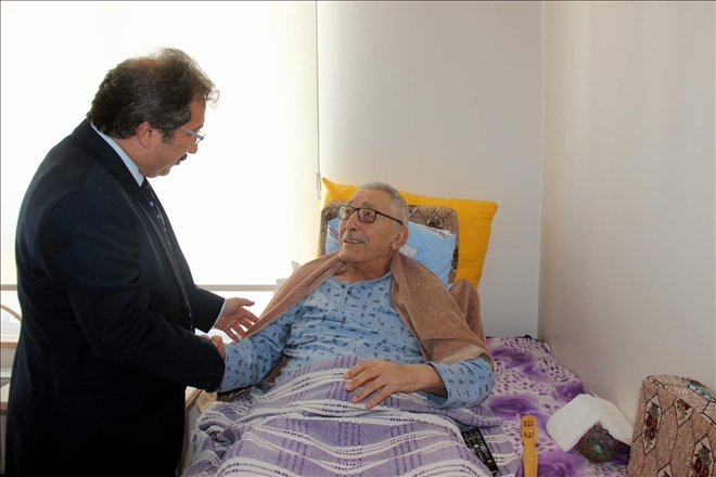 Sağlık Müdürü Benli, 15 Temmuz hain darbe girişiminde yatalak olan Adil Öztürk´ü ziyaret etti 