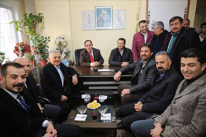 Başkan Büyükkılıç Yozgat Sarıkayalılar Derneğini ziyaret etti 