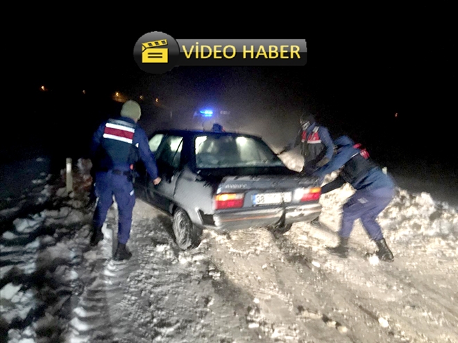 Tipide mahsur kalan 14 kişi jandarma tarafından kurtarıldı 