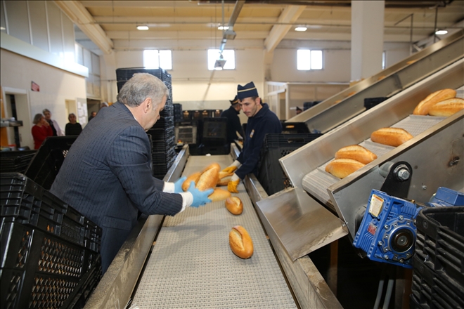 Başkan Çelik, sabah erken saatlerde Kent Ekmek´te incelemelerde bulundu 