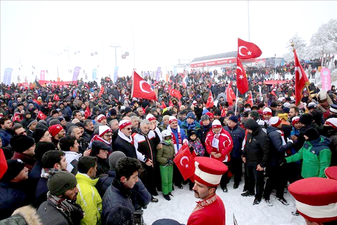 Tipiye rağmen Sarıkamış şehitlerini anmak için Erciyes´e akın ettiler 