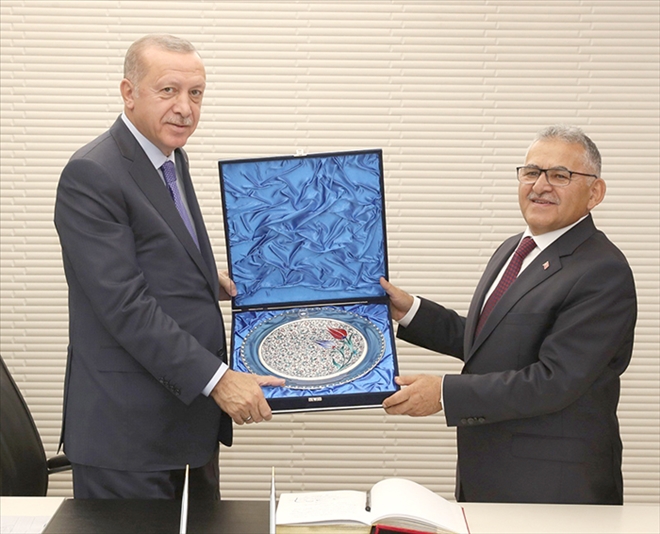 Cumhurbaşkanı Erdoğan, Büyükşehir Belediyesi´ni Ziyaret Etti