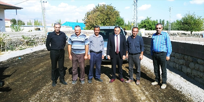 Sindelhöyük mahallesindeki asfaltlama çalışmaları devam ediyor 