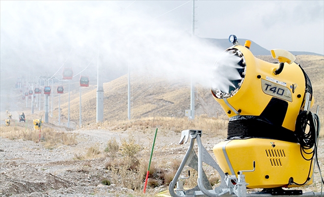 Erciyes´te karlama makineleri pistlerdeki yerini aldı 