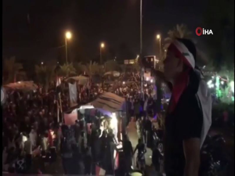 Irak’ta Şii lider Sadr protestolara katıldı