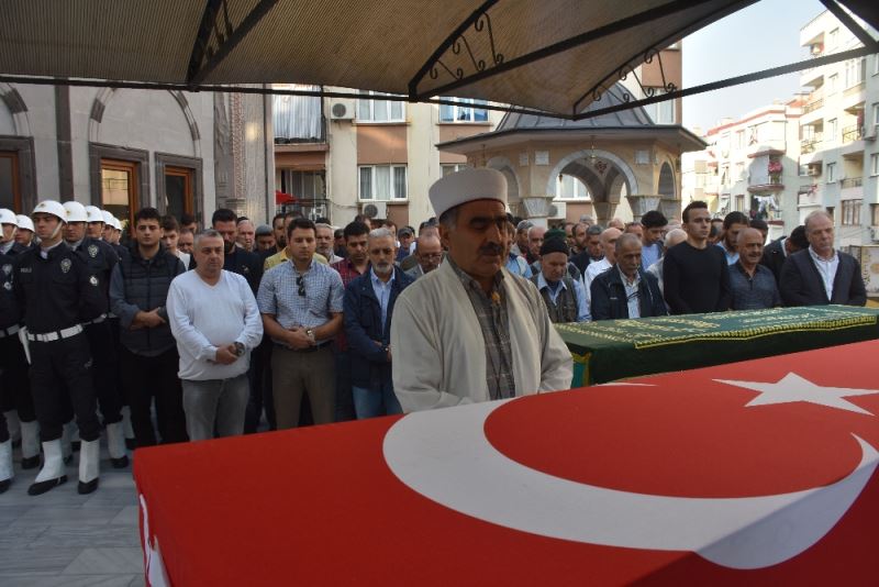 Meslektaşı olan eşi tarafından öldürülen polis ve annesi toprağa verildi