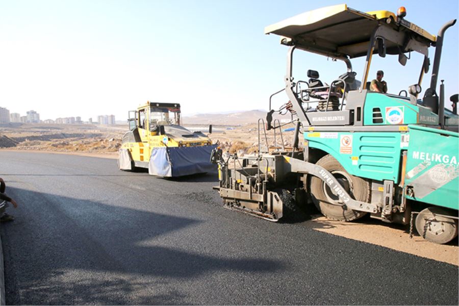 Yeşilyurt mahallesinde asfalt çalışması 