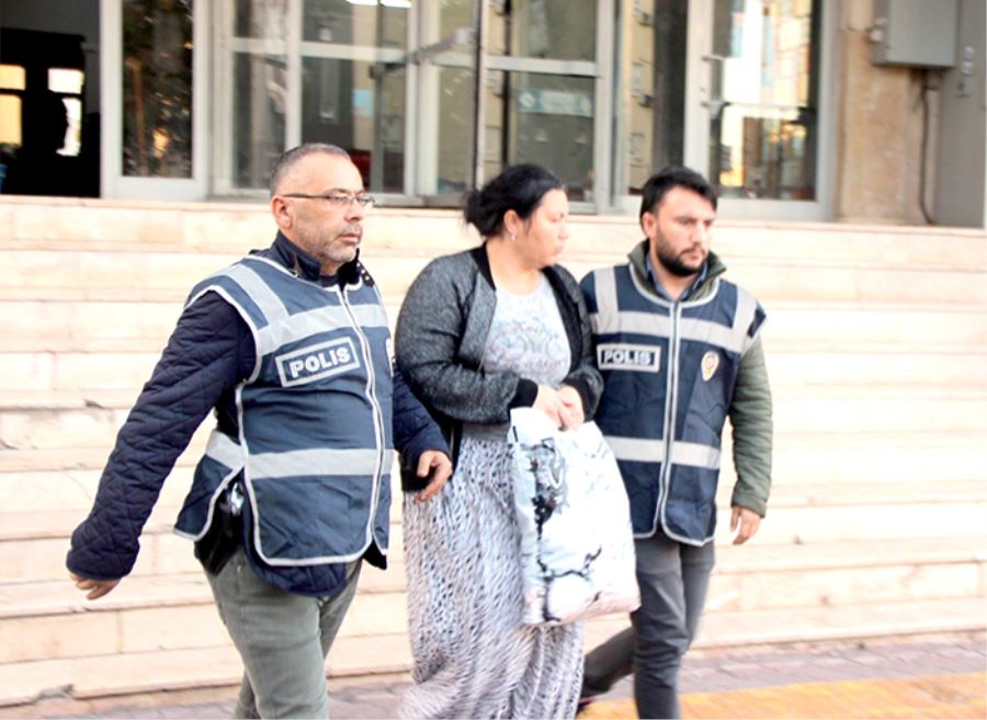 1 yıldır firar olan ve hakkında 25 yıl hapis cezası bulunan kadın yakalandı 