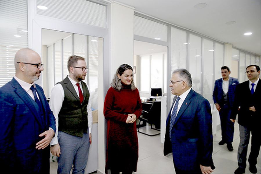 Başkan Büyükkılıç, belediye içindeki bazı birimleri ziyaret etti. 