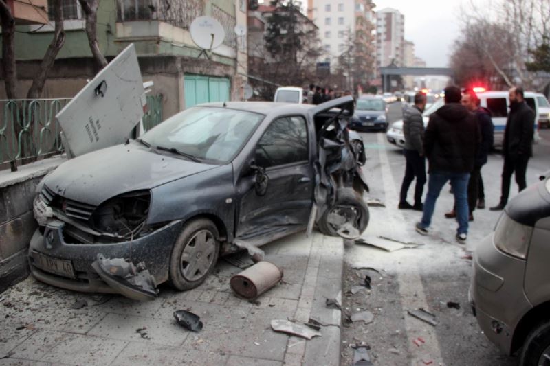 Kayseri’de 3 araçlı zincirleme kaza: 3 yaralı