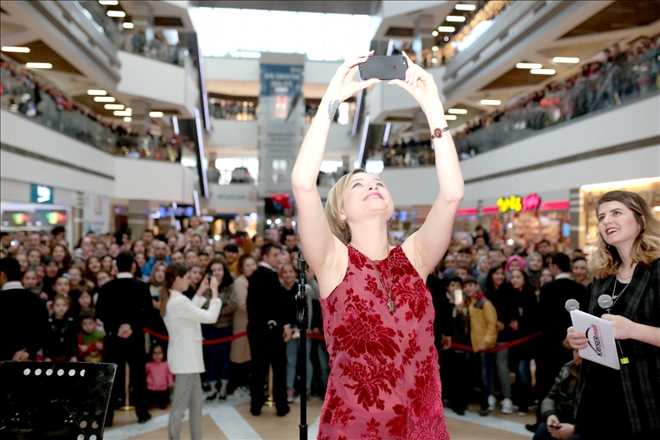 KAYSERmall Outlet Alışveriş Merkezi?nde Güliz Ayla Coşkusu