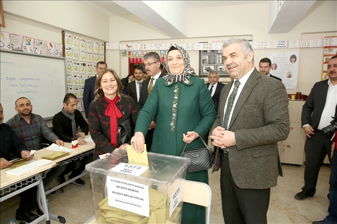 Başkan Çelik, oyunu seçimlerin hayırlı olması temennisiyle kullandı 