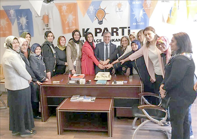 AK Parti Kadın Kollarından Pastalı Kutlama 