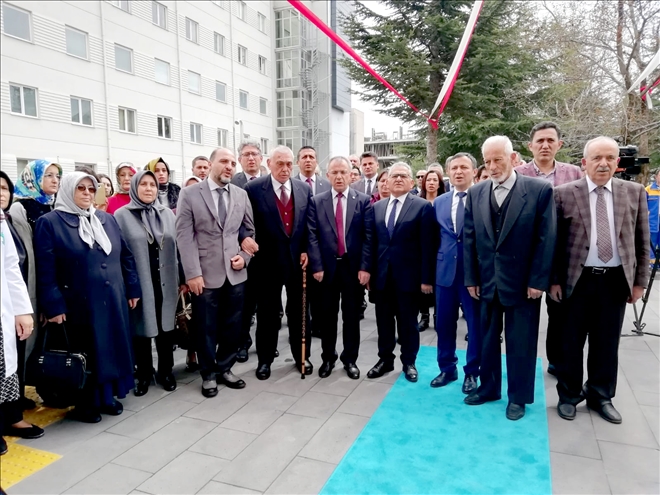 Erciyes Üniversitesinde Nazende-Nuri Özkaya Gündüz Onkoloji Merkezi açıldı 