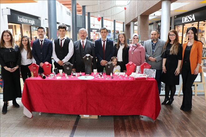 Ahi Evran Mesleki ve Teknik Anadolu Lisesi öğrencileri eserlerini sergiledi 