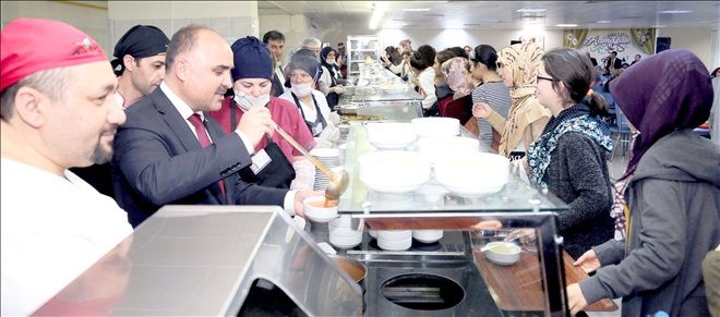 Vali Günaydın KYK´da Kalan Öğrencilerle İftar Açtı 