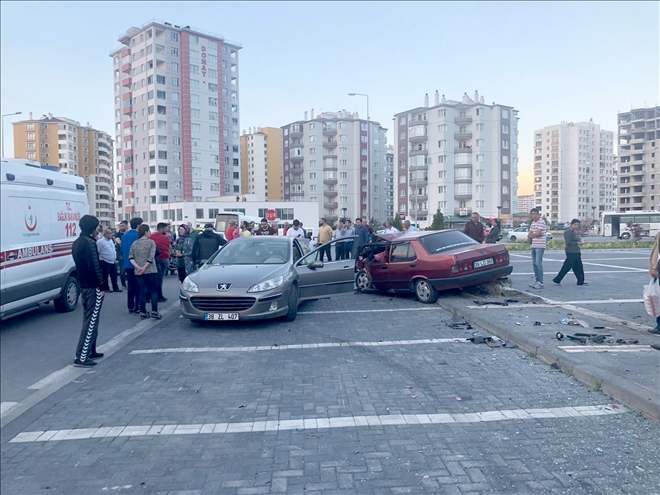 Yakut Mahallesi´nde trafik kazası: 3 yaralı 