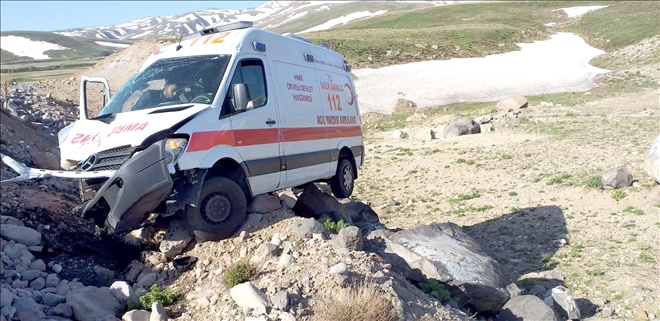 Kayseri´de ambulans takla attı: 2 yaralı 