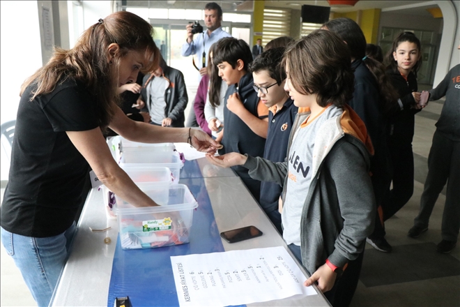 Tekden öğrencilerinden Türkmen öğrenciler yararına kermes 