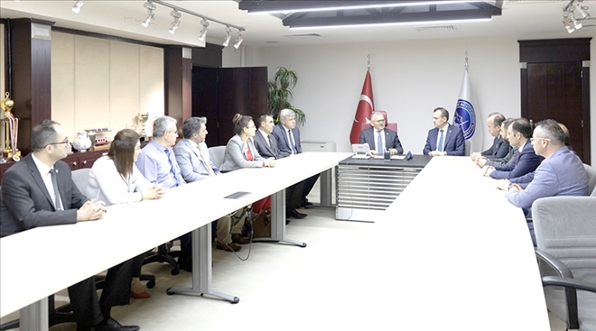 Kayseri Serbest Muhasebeci Mali Müşavirler Odası yönetimi Başkan Büyükkılıç´ı ziyaret etti 