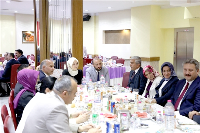 Siyasi parti başkan ve yöneticilerini iftar yemeğinde biraraya geldi