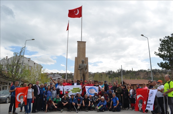 Anneler Günü İçin 24 Kilometre Yürüdüler 