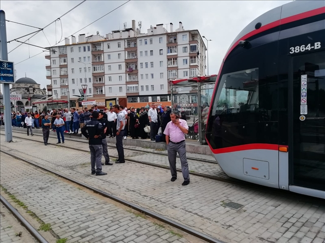 Kayseri´de tramvayın altında kalan bir kişi yaralandı 