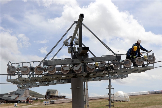 Erciyes´te teleferiklerin örümcek adamları 