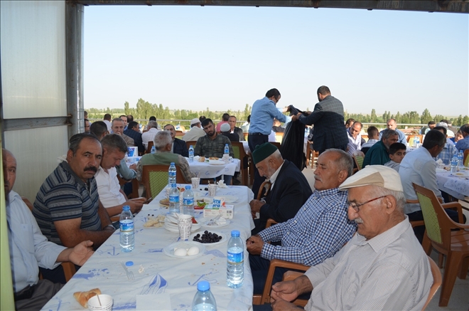 Mahallenin örnek geleneği: Bayram yemeği 