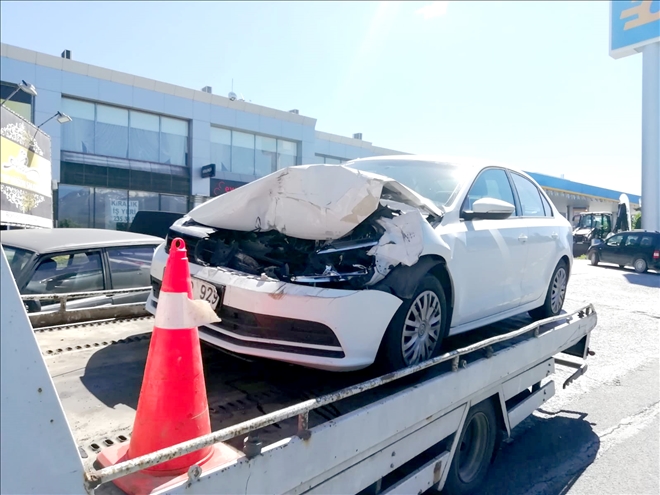 Talas Bulvarı´ndaki kazada otomobiller büyük hasar gördü