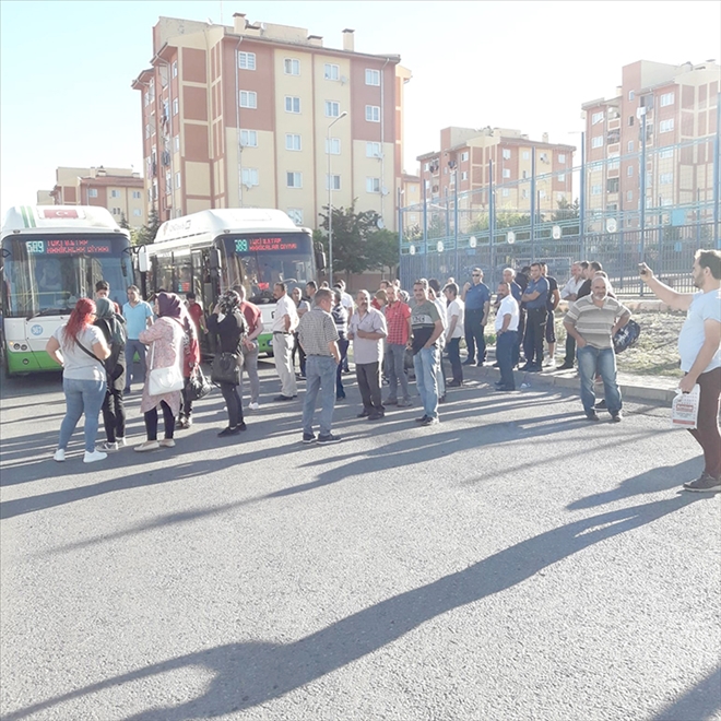 Vatandaşlar yol kesti, halk otobüslerini geri istedi 