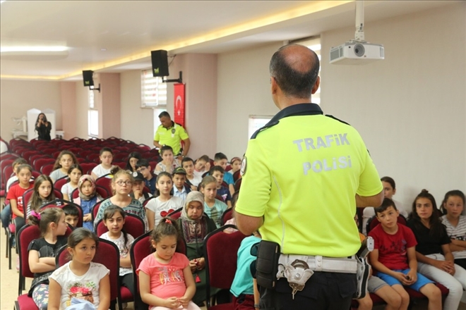 ?Yaz okulu öğrencilerine ?Sürücü ve Yaya Eğitimi´ veriliyor? 