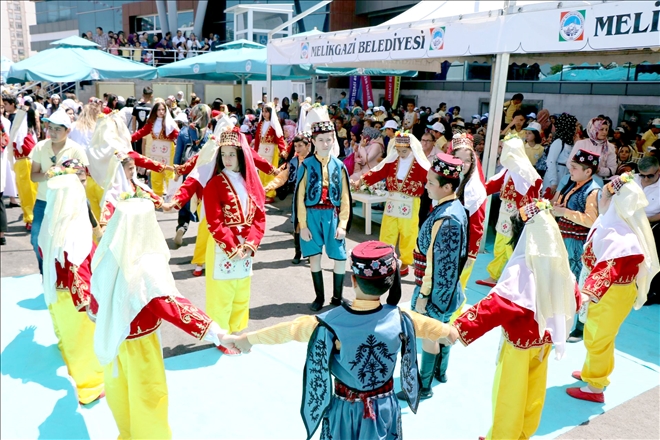 Melikgazi Belediyesi´nden festival havasında yaz okulu kapanış programı 