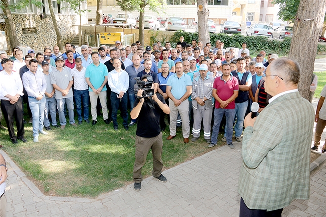 Başkan Öztürk Belediye Çalışanlarıyla Bayramlaştı 