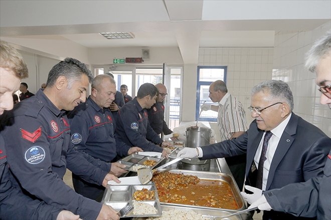 Başkan Büyükkılıç, itfaiye teşkilatıyla