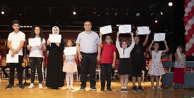 Genç sanatçı adayları sertifika aldı 