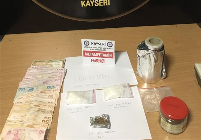 Kayseri polisi uyuşturucuya geçit vermiyor: 2 gözaltı 