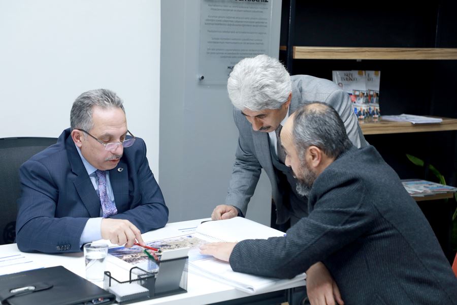 Talas Belediye Başkanı Mustafa Yalçın’ın, başlattığı ‘Başkan Beyaz Masada’ uygulaması yeni yılda da tüm hızıyla sürüyor.