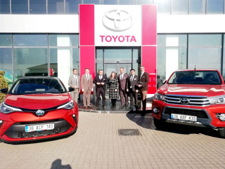 Sıfır araç alacaklar, Toyota Plaza Aksoy’da 31 Mart’a kadar finans kampanyasından faydalanabilecek 
