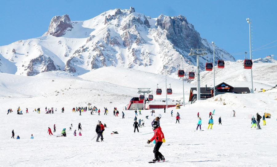 Erciyes, hafta sonu 53 şehirden 90 bin ziyaretçi ağırladı 