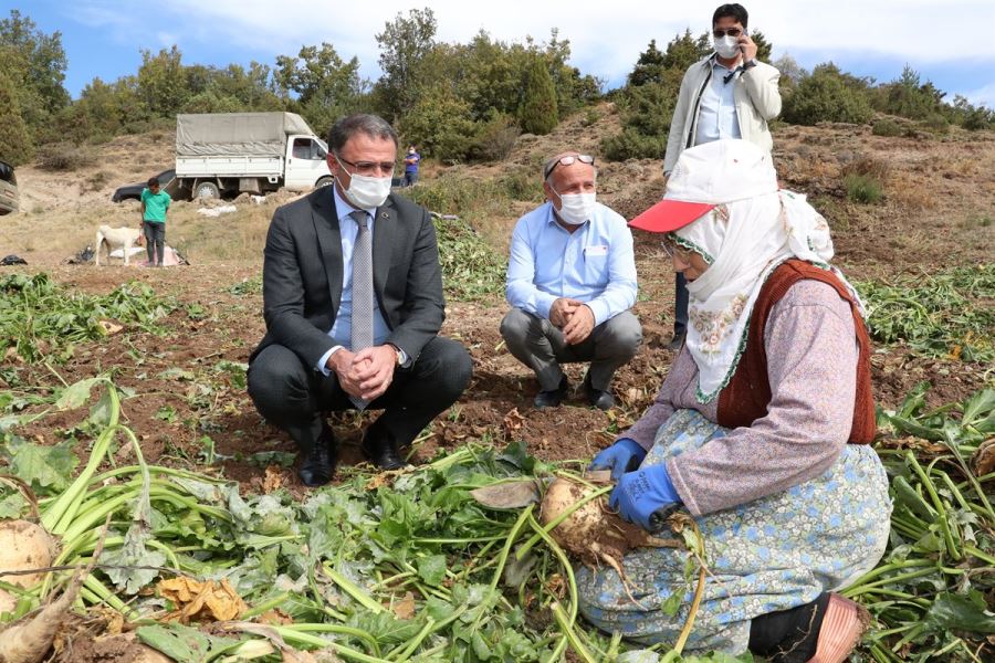 ÇİFTÇİ İLE GÖNÜL BAĞI KURAN VALİ BALCI PANCAR ÇİFTÇİSİ İLE BULUŞTU