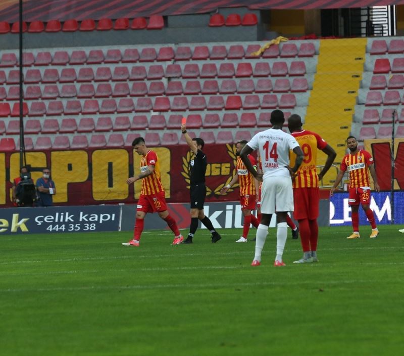 Kayserispor’da ilk kırmızı kart
