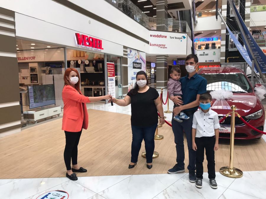 Kaysermall Outlet talihlisi otomobilini teslim aldı 