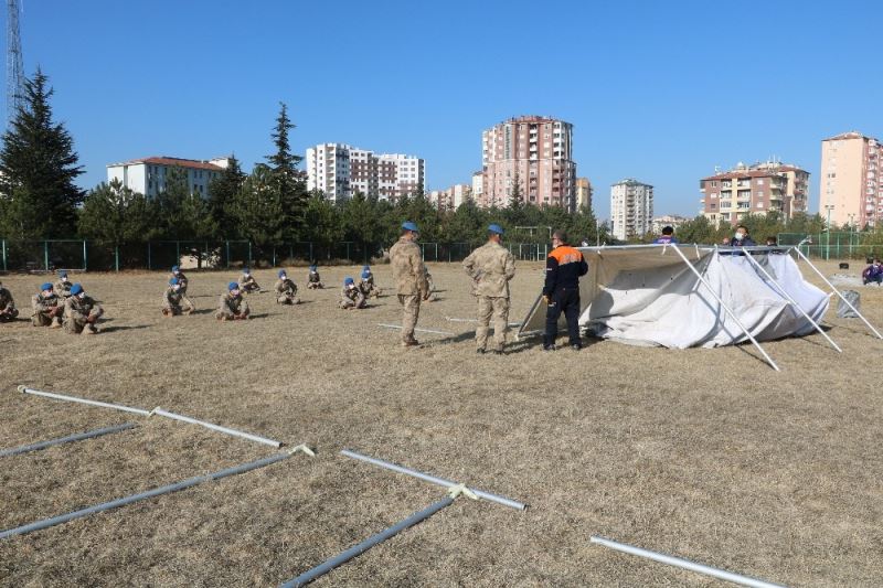 Jandarmadan uygulamalı “Doğal Afetler ve Çadır Kurma” eğitimi
