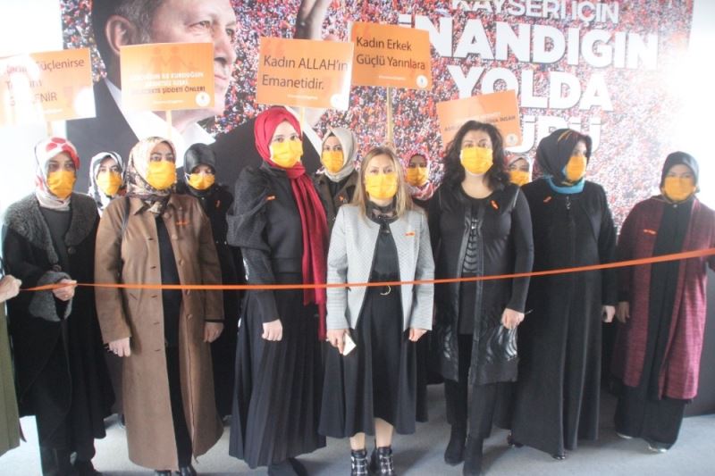 AK Parti Kadın Kolları İl Başkanı Emine Timuçin: “Kadına yönelik şiddet, aileyi parçalıyor”
