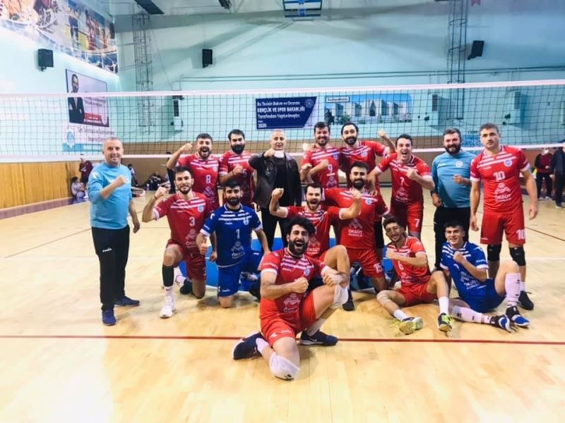 Kayseri’nin yüzünü voleybol takımları güldürdü
