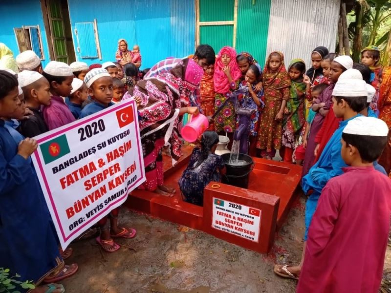 Bünyanlı çift Bangladeş’te su kuyusu açtırdı
