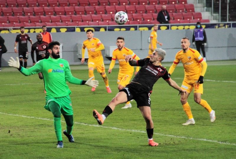 İsmail Çipe 5 maçta 7 gol yedi
