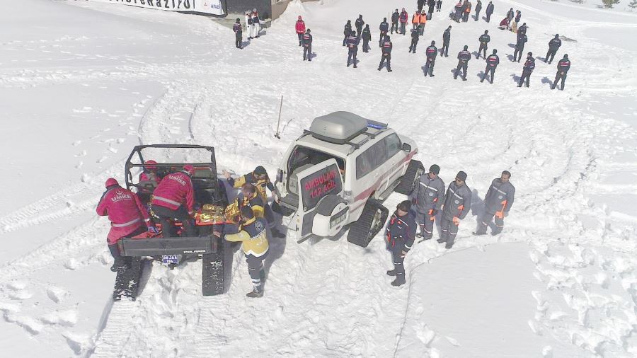 Erciyes’te çığ tatbikatı nefes kesti 