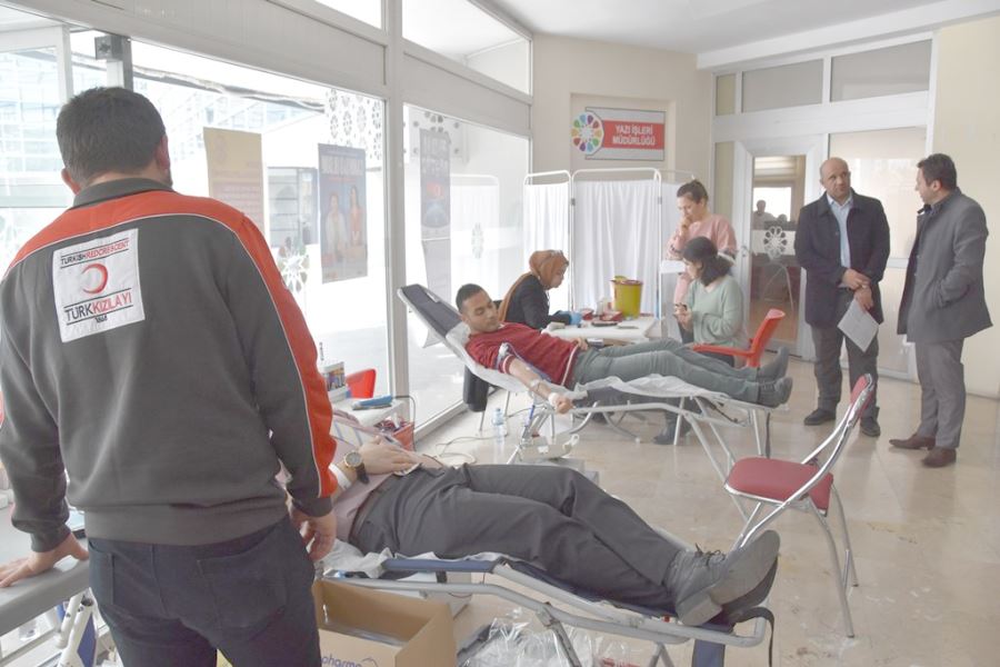Kocasinan Belediyesi personelinden Kızılay’a kan bağışı